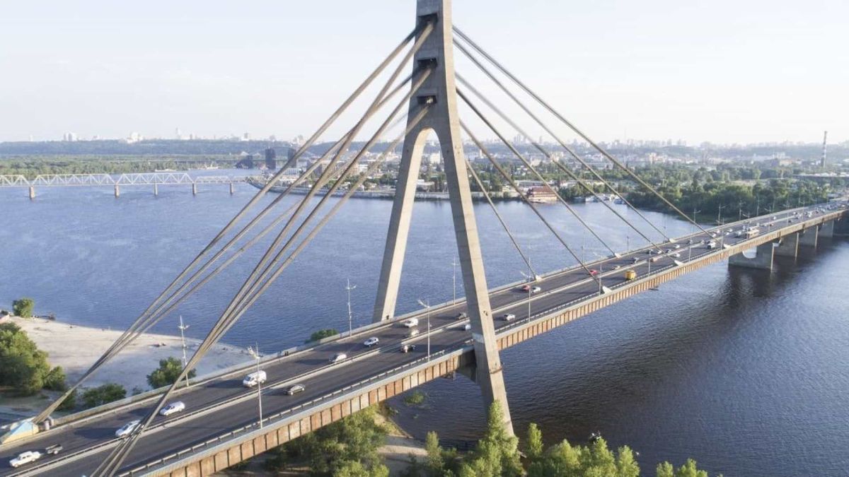 Автобусы №21, 73 и 101 курсируют до Дарницкой площади, №114 — по Северному мосту