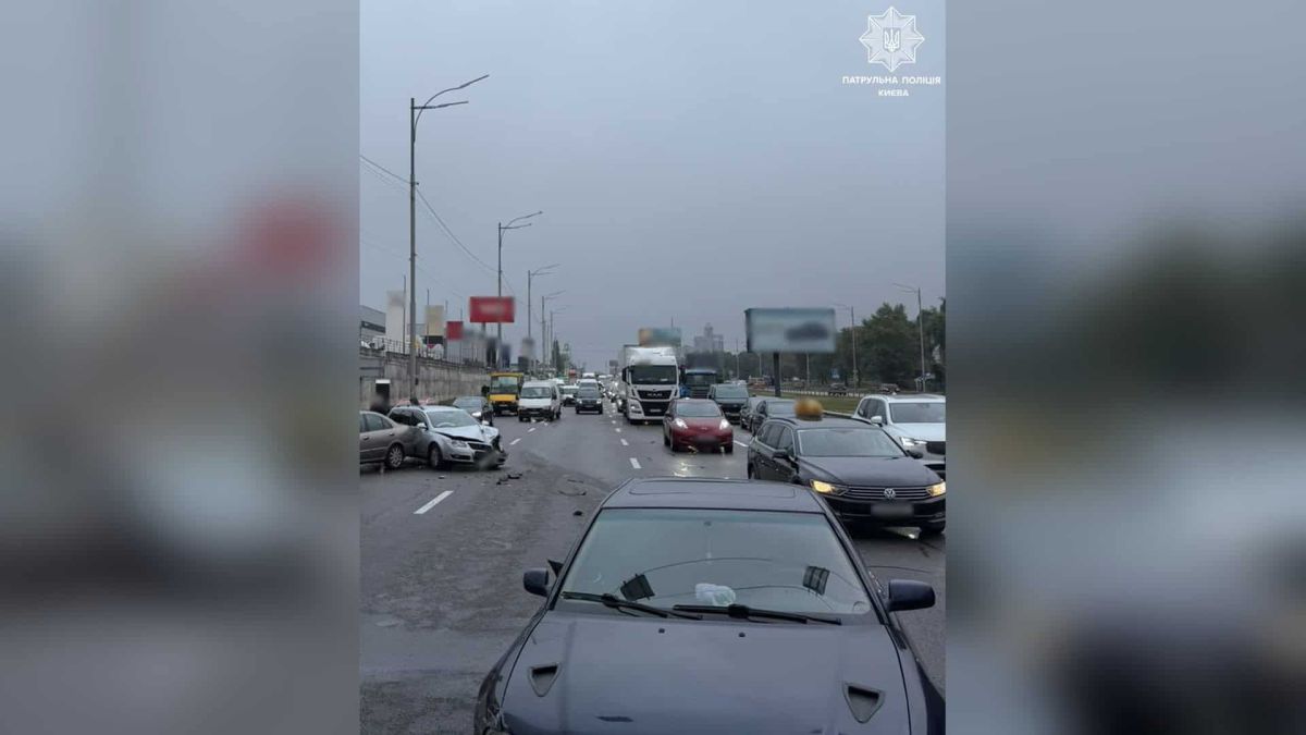 ДТП на Кольцевой дороге осложнило движение в сторону улицы Николая Трублаини