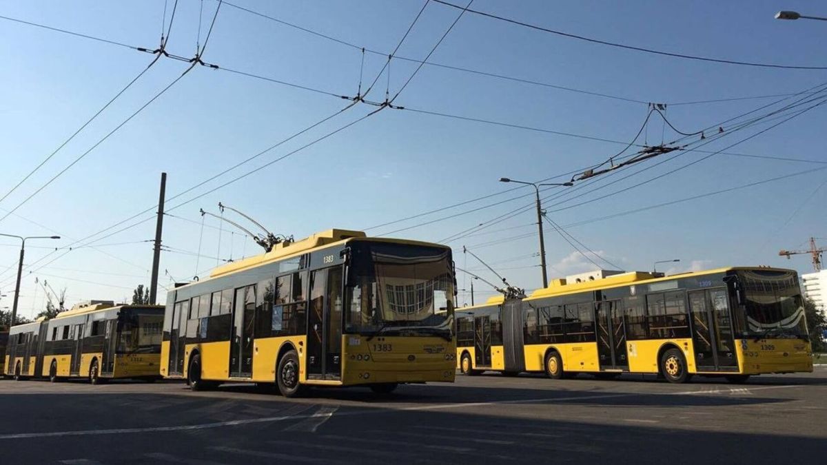 На маршруты вышли еще 8 новых троллейбусов