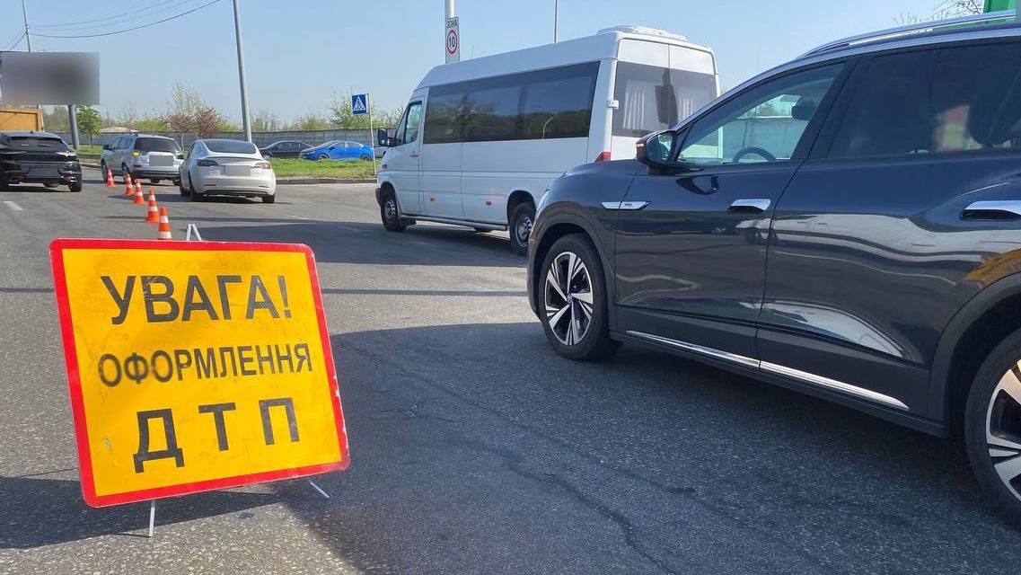 На Соломенской ДТП остановило троллейбусы №3, 40 и 40к