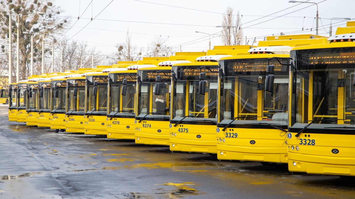 Троллейбусы №12 и №14 задерживаются на улице Петлюры из-за ДТП