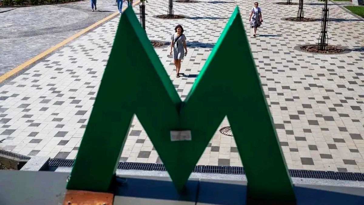 Троллейбусы №6, 16 и 18 задерживаются на Майдане из-за припаркованного автомобиля
